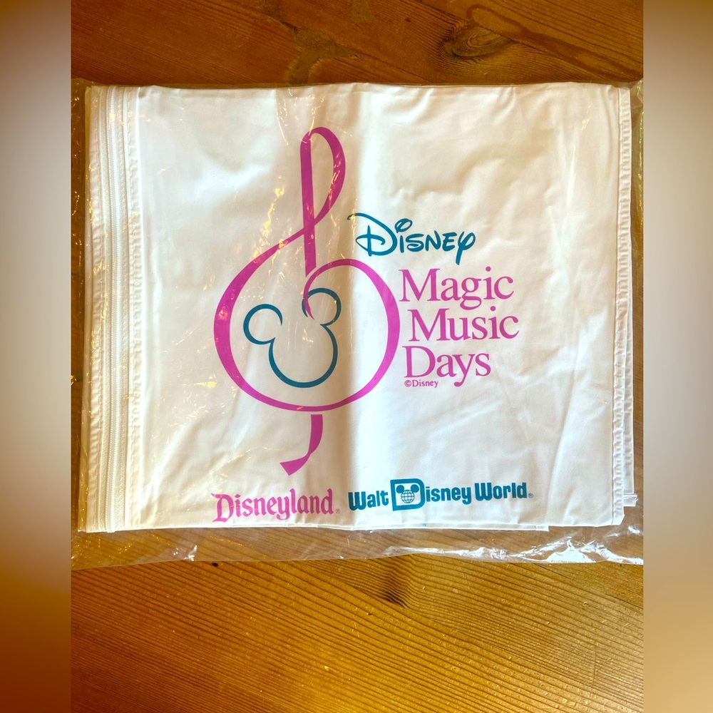 New Still In the Bag Vintage Disney Magic Music Days Garment Bag New Disneyland